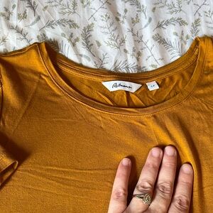 T-shirt Reitmans size small new